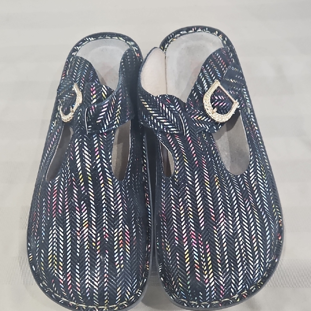 Allegria Womens Shoes with Multicolor Pattern.